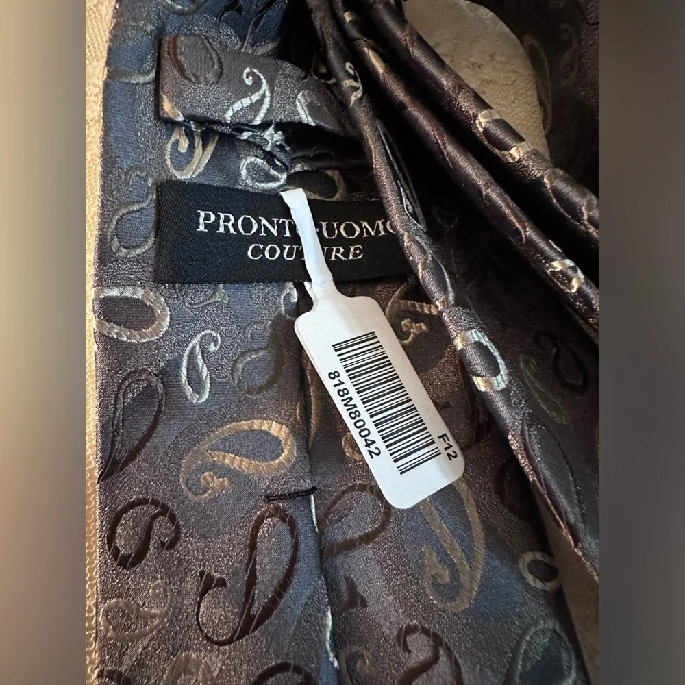 Pronto Uomo Tie New With Tags 60 X 3 1/2 green tones